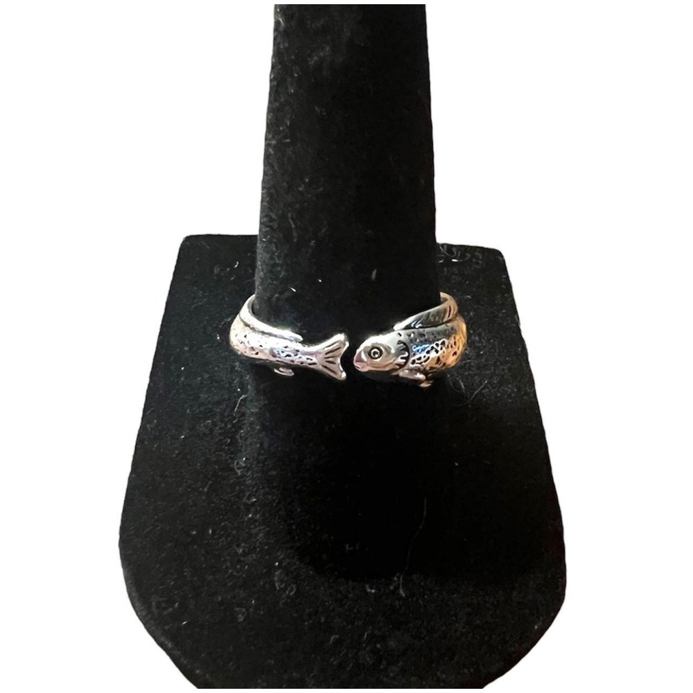 Unisex Silver toned minimalist fish ring - adjustable  - New